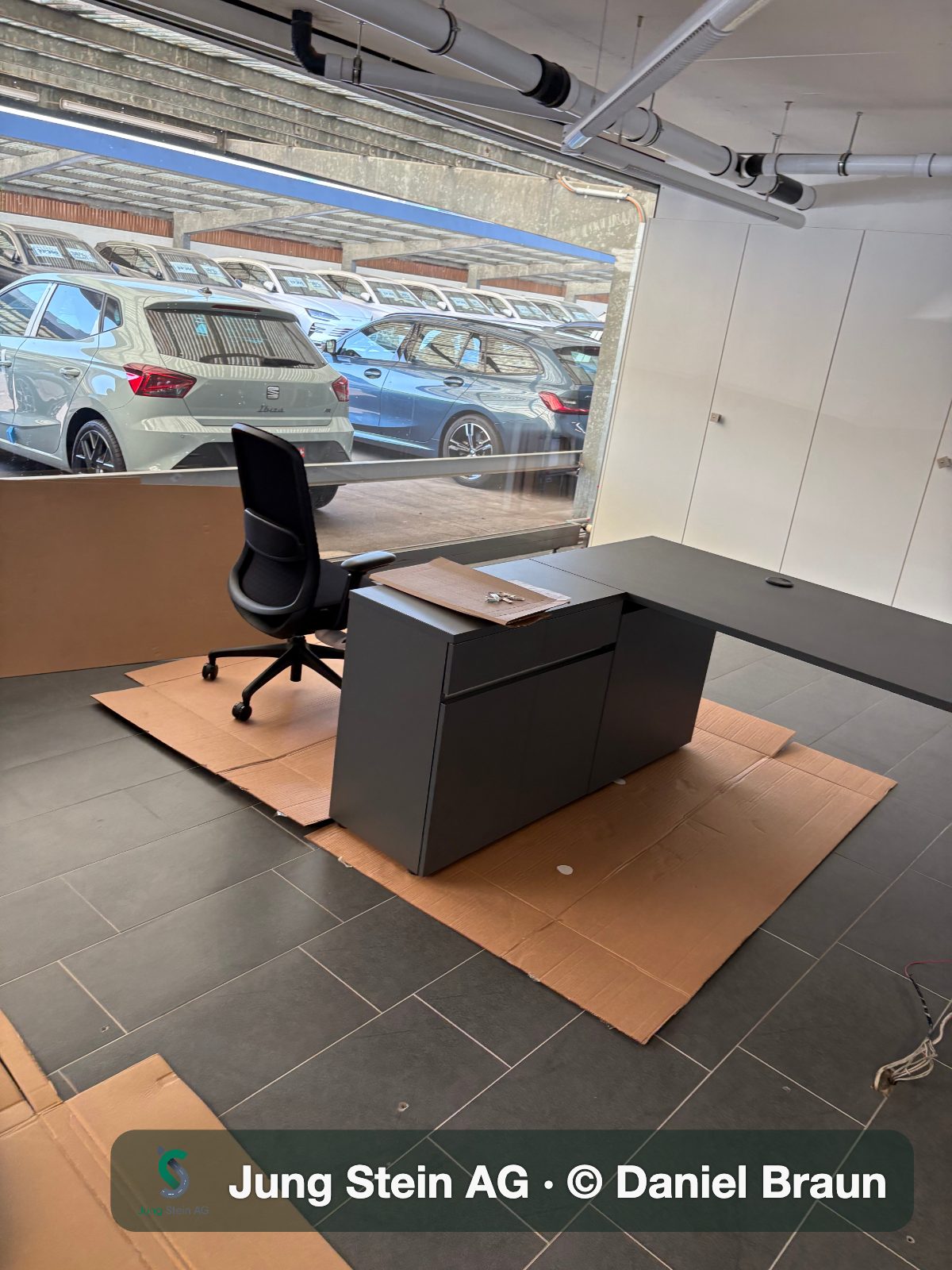Büromontage in Hunzenschwil: Büromöbel geliefert und arbeitsplatzfertig montiert durch die Jung Stein AG